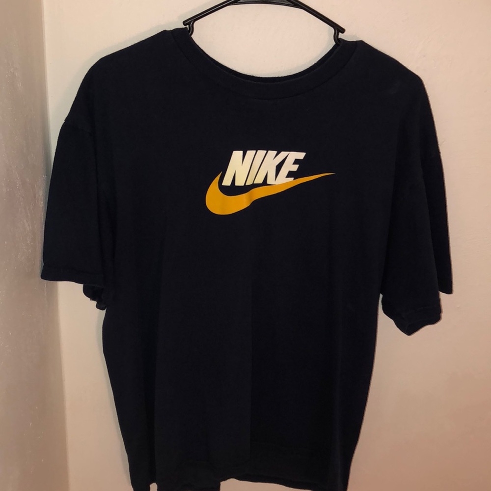 Vintage Nike Swoosh tee
